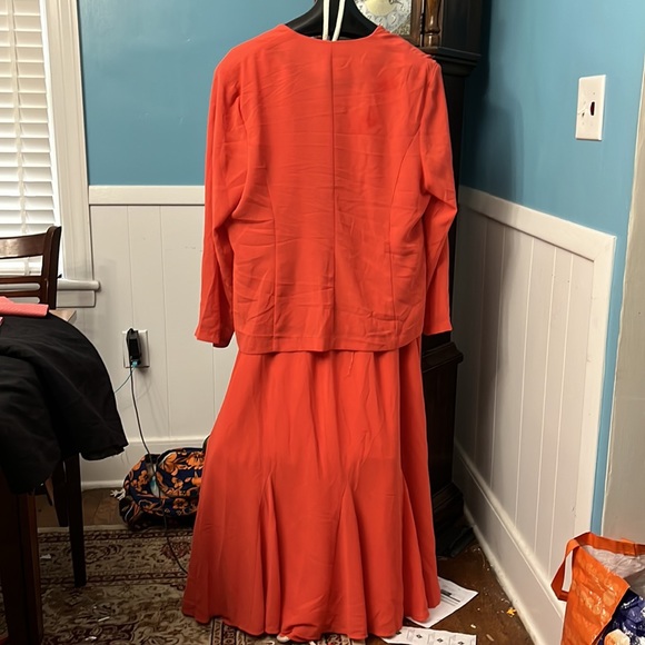 TALLY TAYLOR three piece, nearly floor length skirt, sleeveless blouse, jacket - Picture 4 of 5